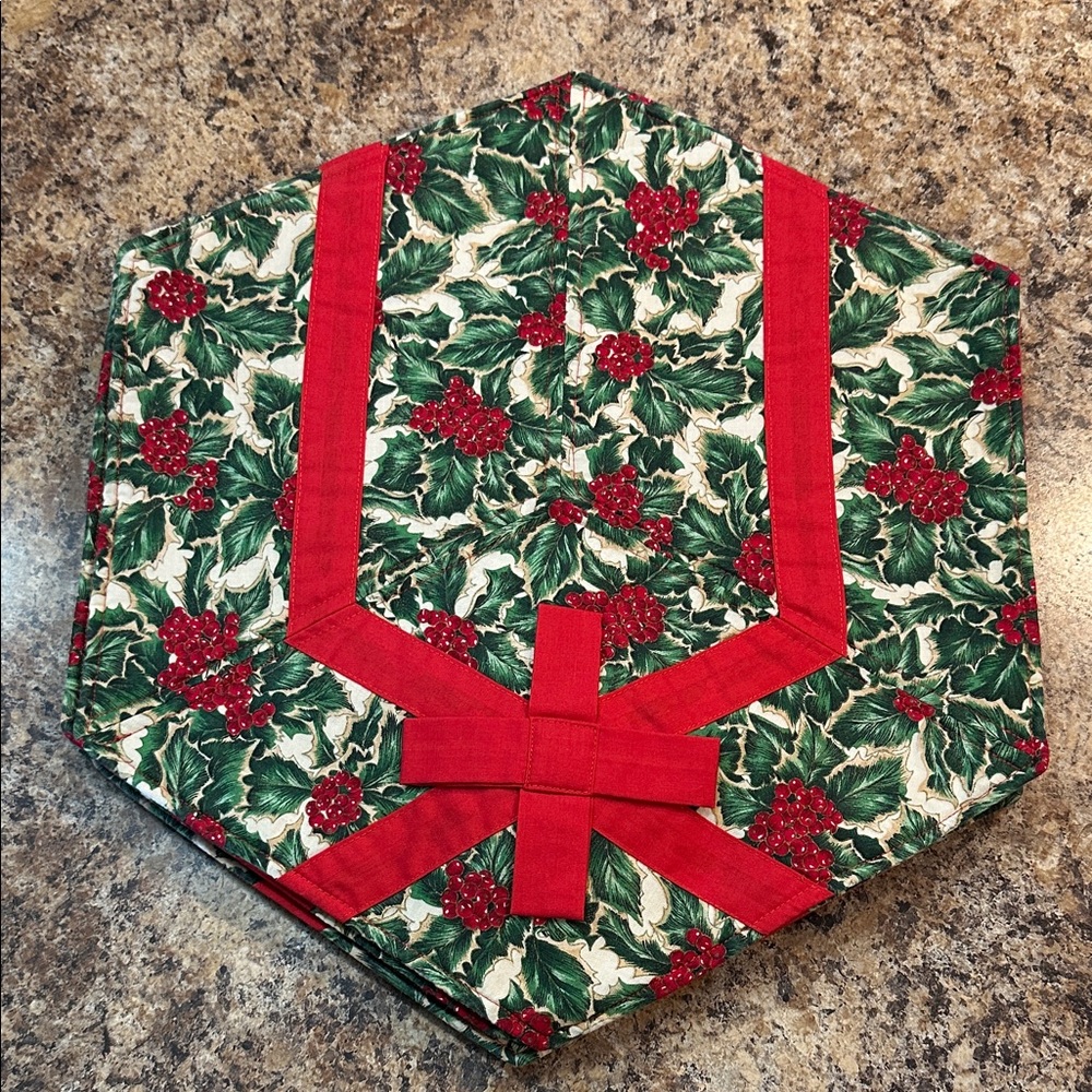 Vintage Christmas Festive Red and Green Holiday Table Mats Placemats set of 7